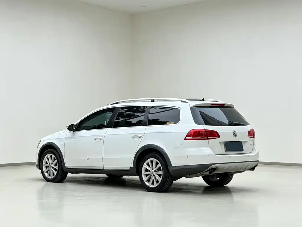Volkswagen Magotan (Import) — миниатюра 7