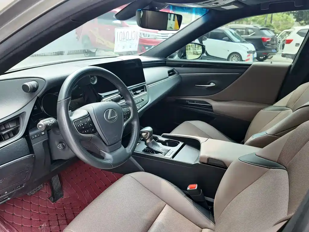 Lexus ES 2021 200