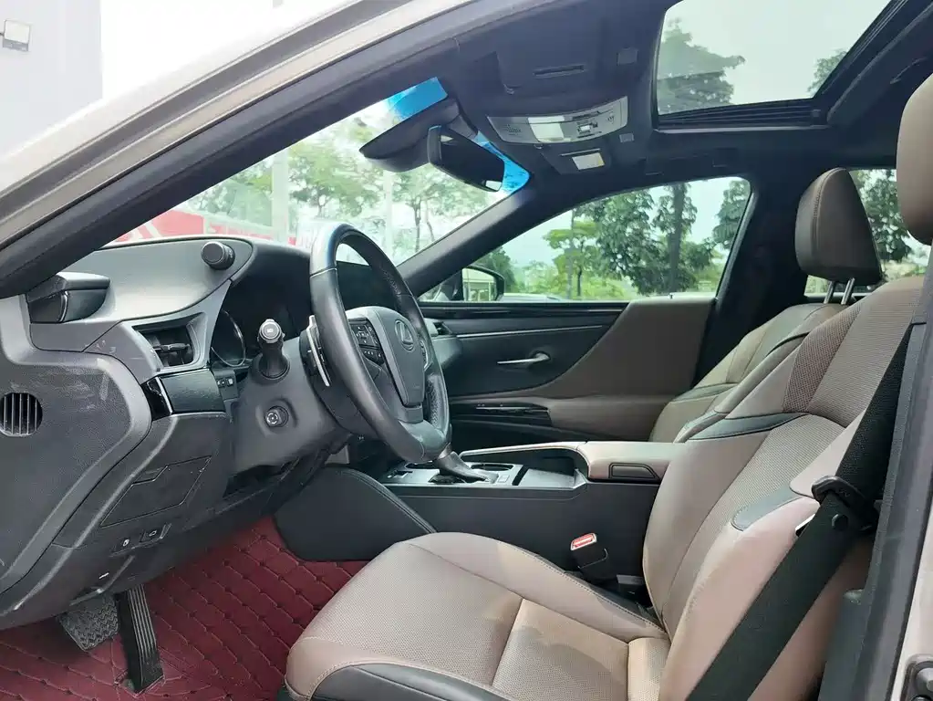 Lexus ES 2021 200