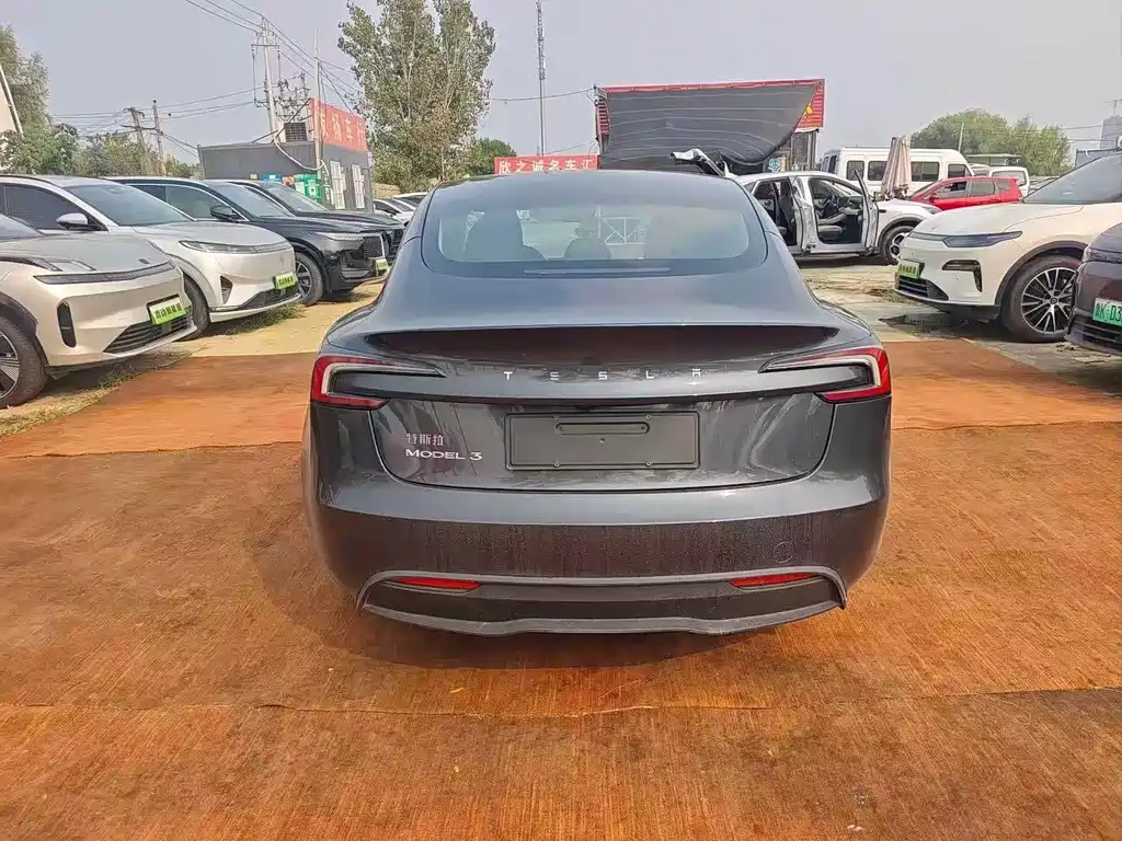 Tesla Model 3 — миниатюра 7