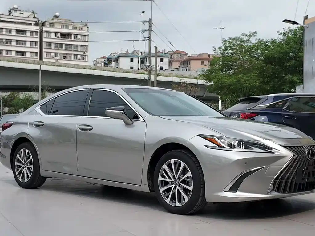 Lexus ES 2021 200