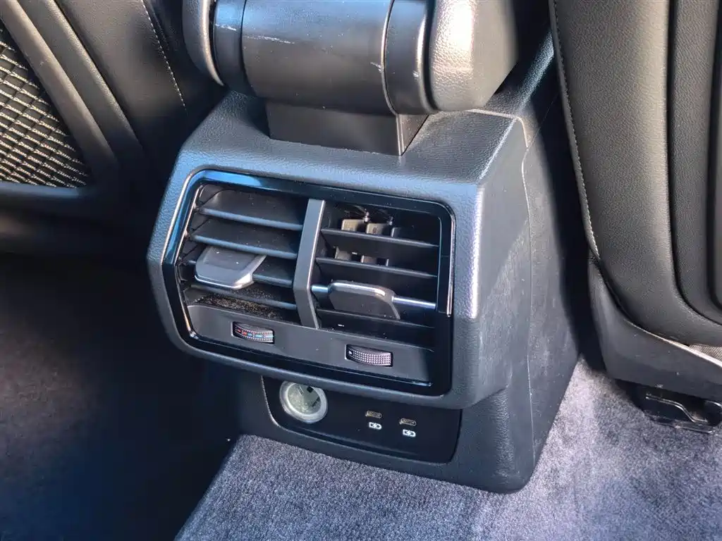 Audi Q3 - фото 7