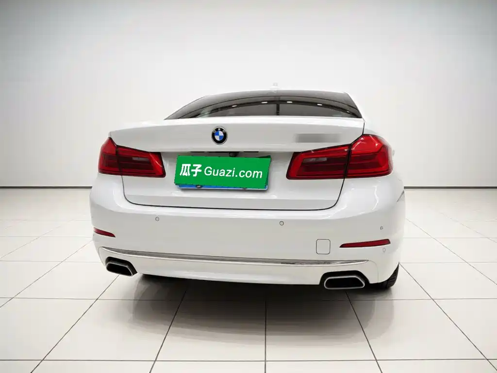 BMW 5 Series — миниатюра 5