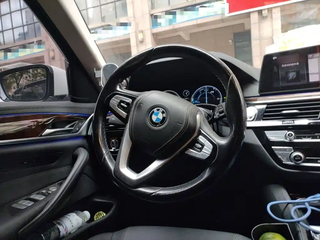 BMW 5 Series — миниатюра 11