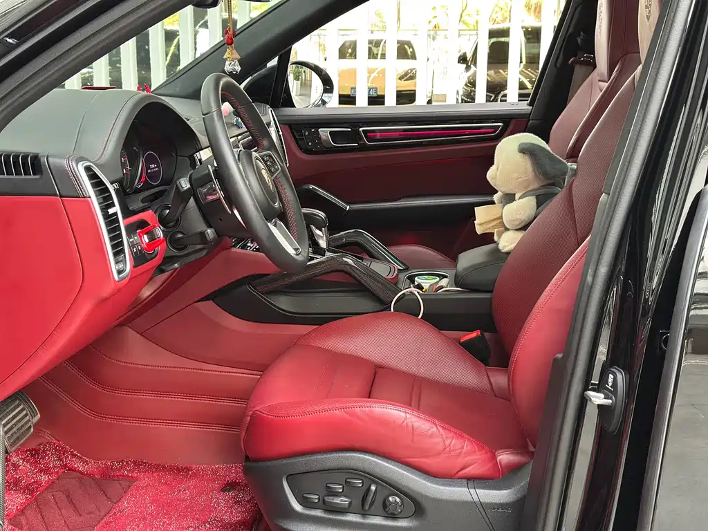 Porsche Cayenne — миниатюра 7