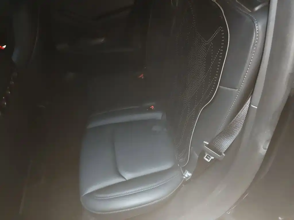 Tesla Model Y — миниатюра 13