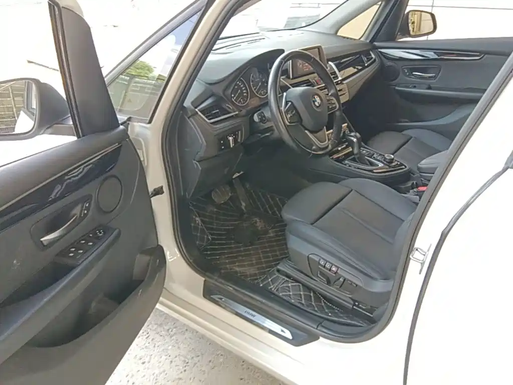BMW 2 Series Active Tourer — миниатюра 16