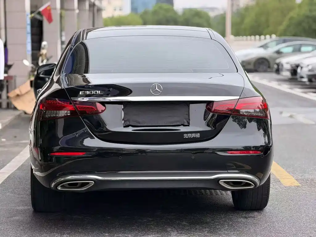 Mercedes-Benz E-Class — миниатюра 7