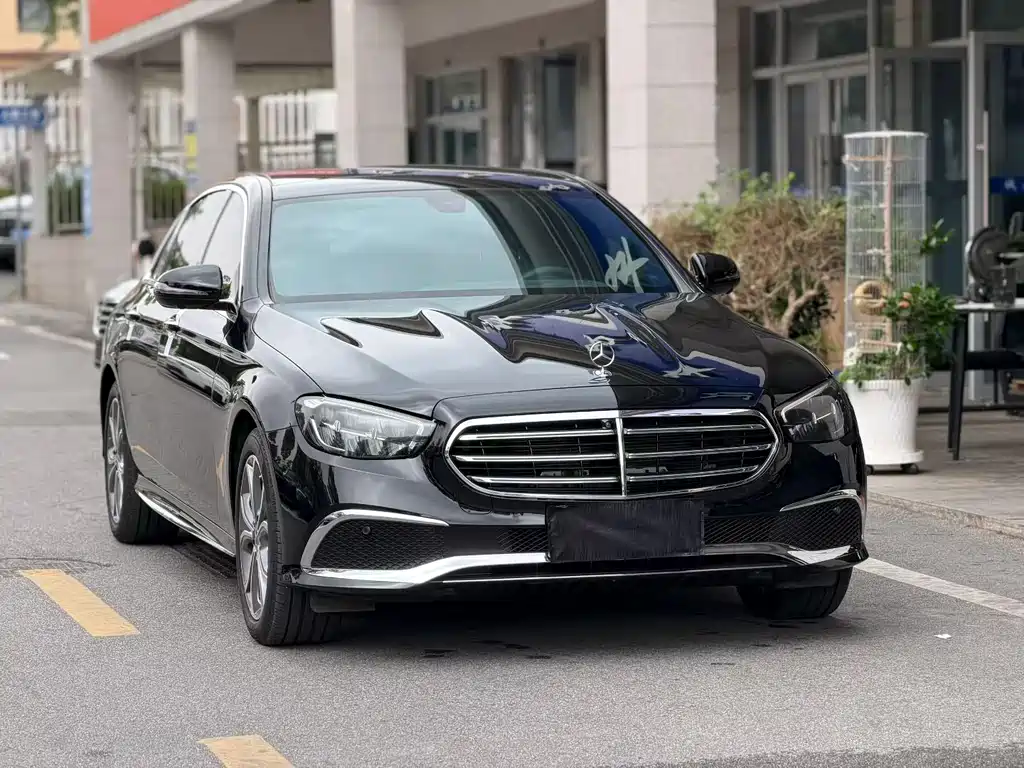 Mercedes-Benz E-Class — миниатюра 9
