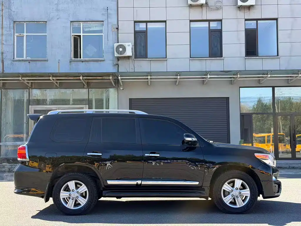 Toyota Land Cruiser — миниатюра 3