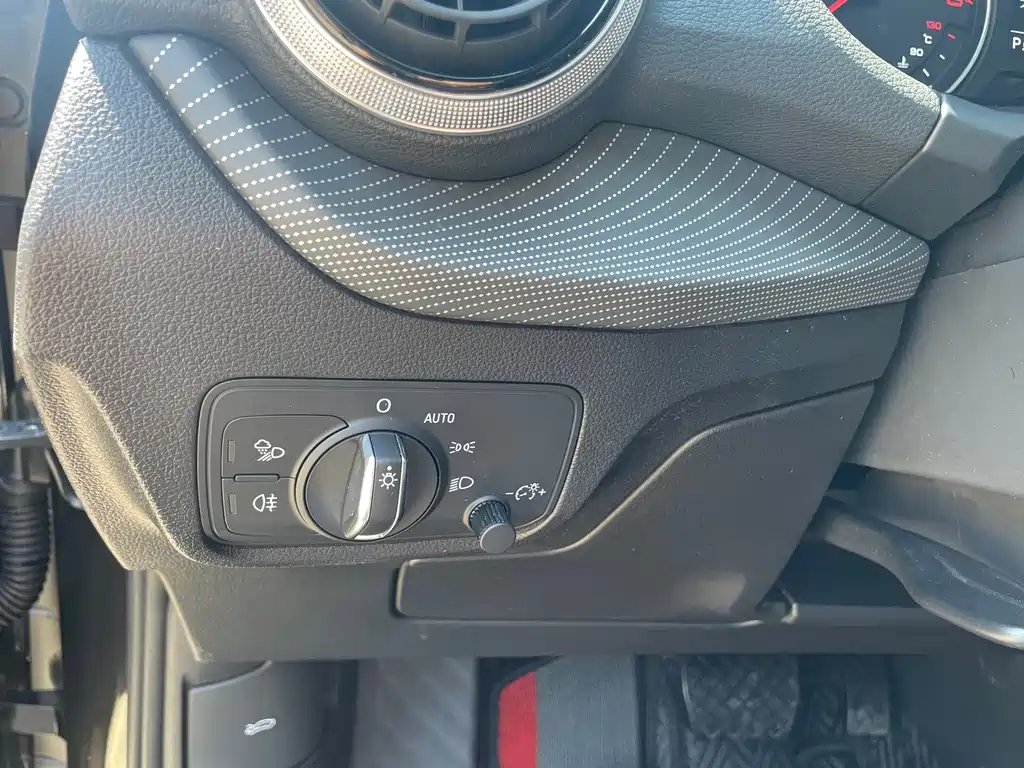 Audi Q2L 2022 35 TFSI Fashion