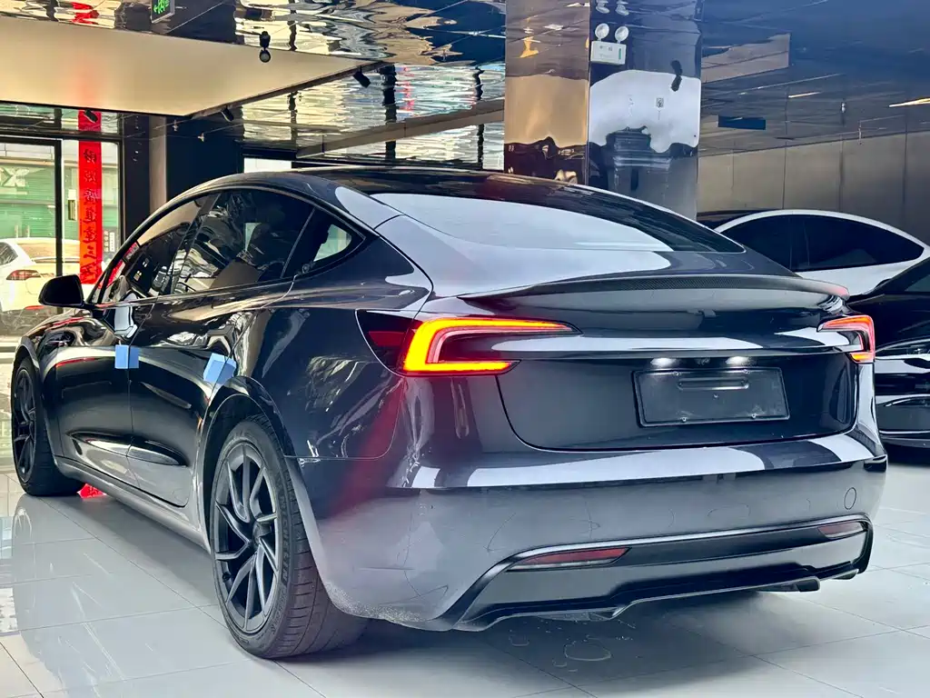 Tesla Model 3 — миниатюра 14
