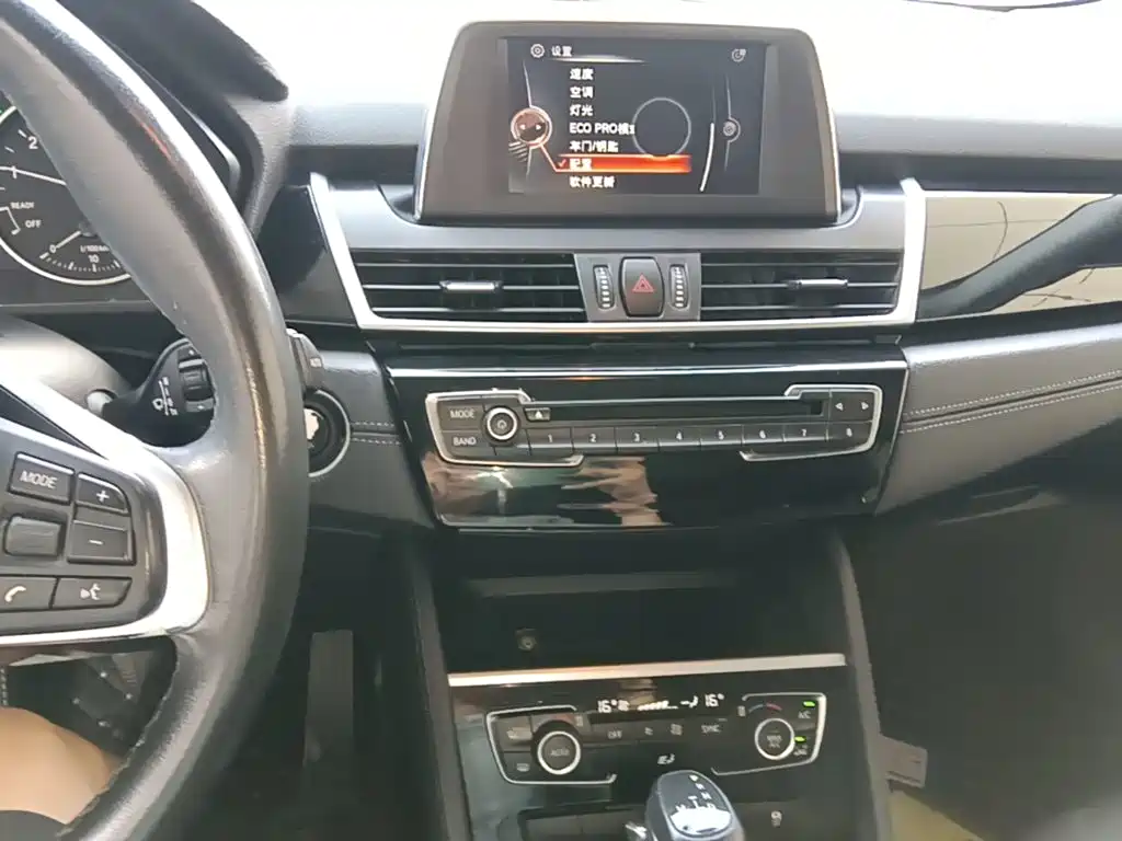 BMW 2 Series Active Tourer — миниатюра 13