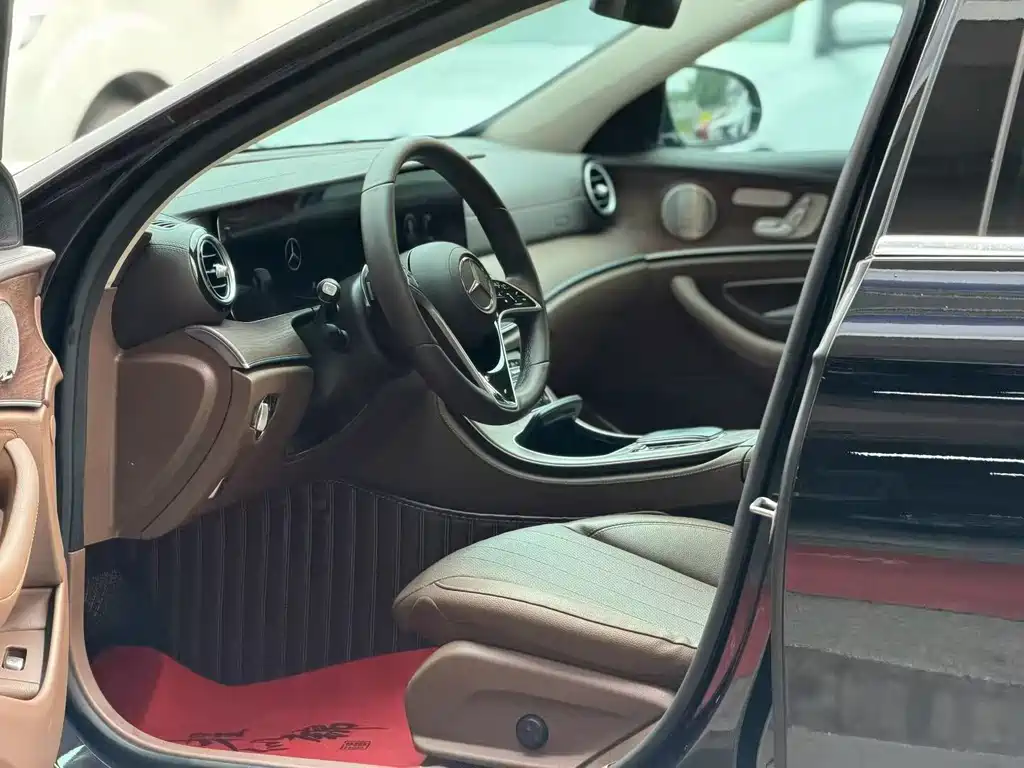 Mercedes-Benz E-Class — миниатюра 3