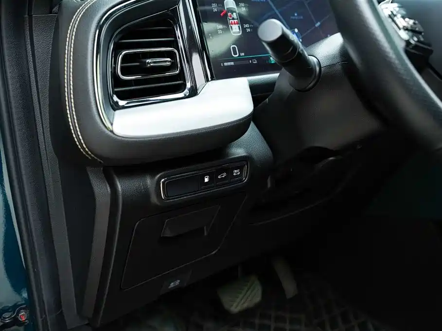 GAC GS8 2022 2.0TM Luxury ( мест)