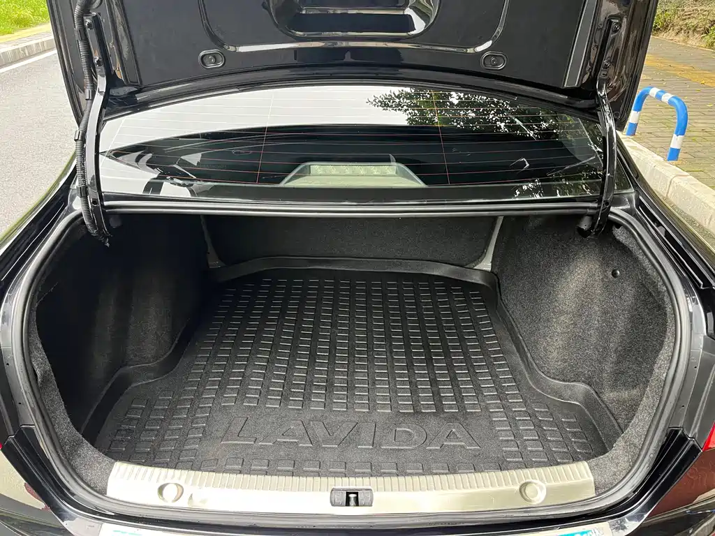 Volkswagen Lavida — миниатюра 16