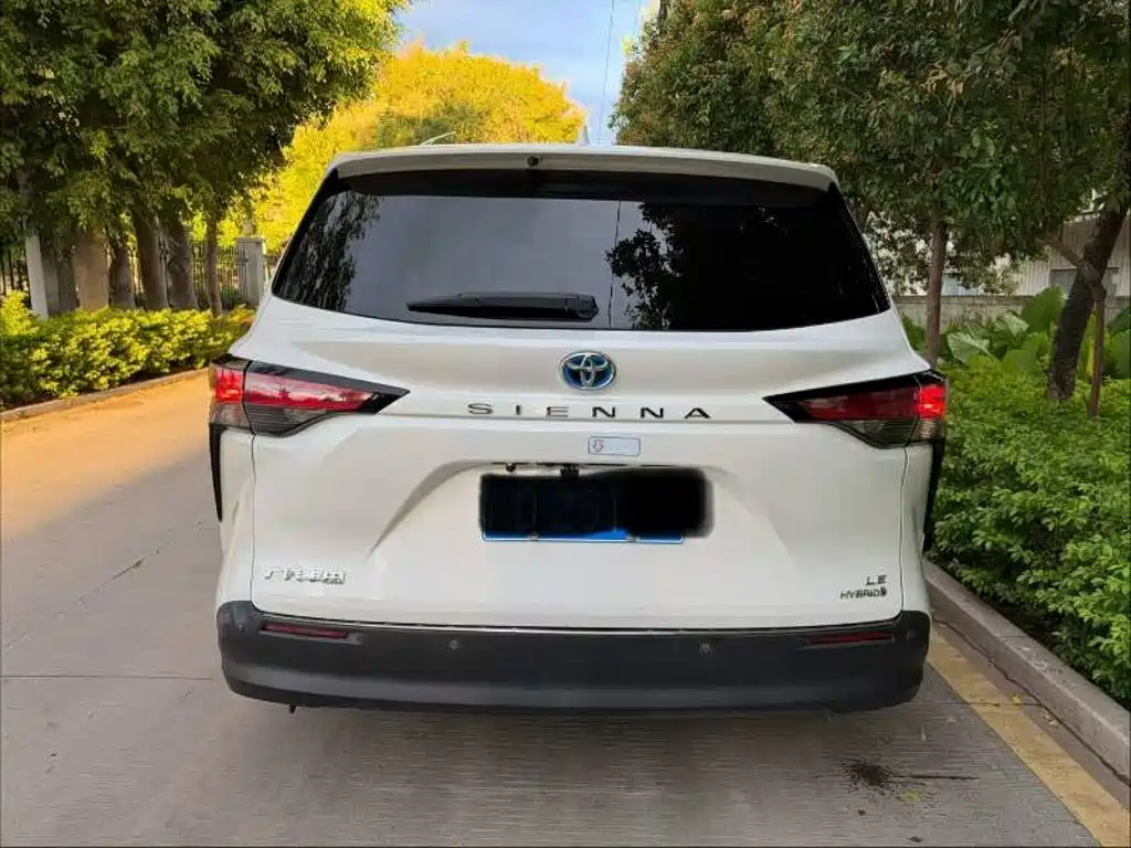 Toyota Sienna — миниатюра 8