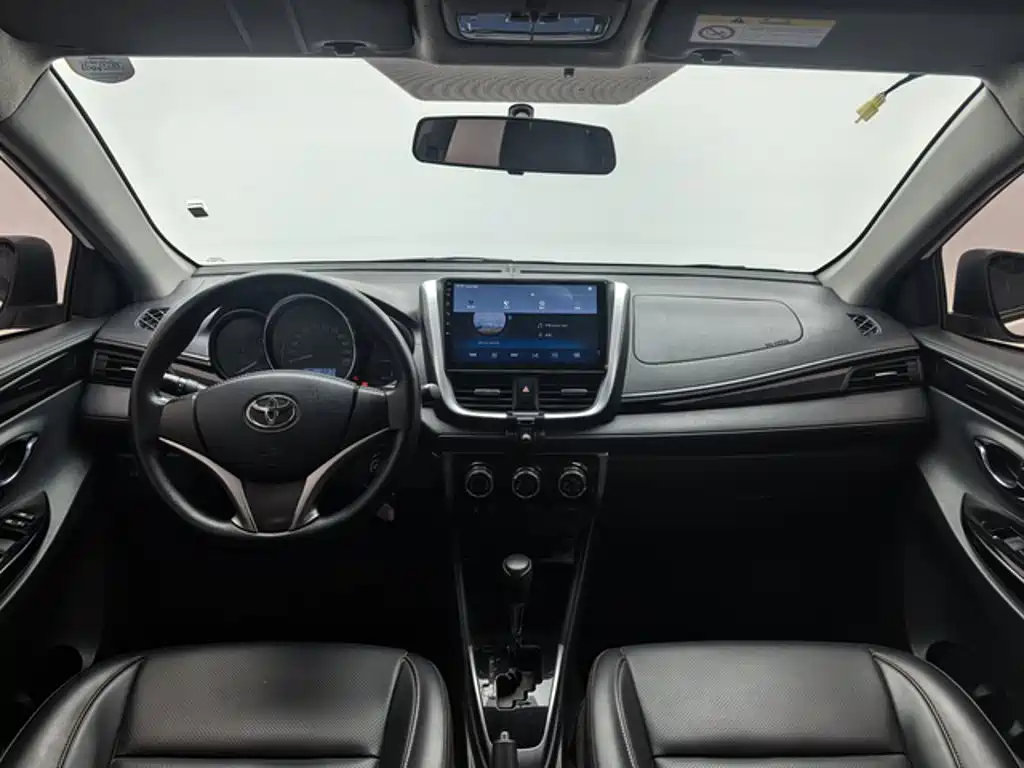Toyota Yaris L — миниатюра 3