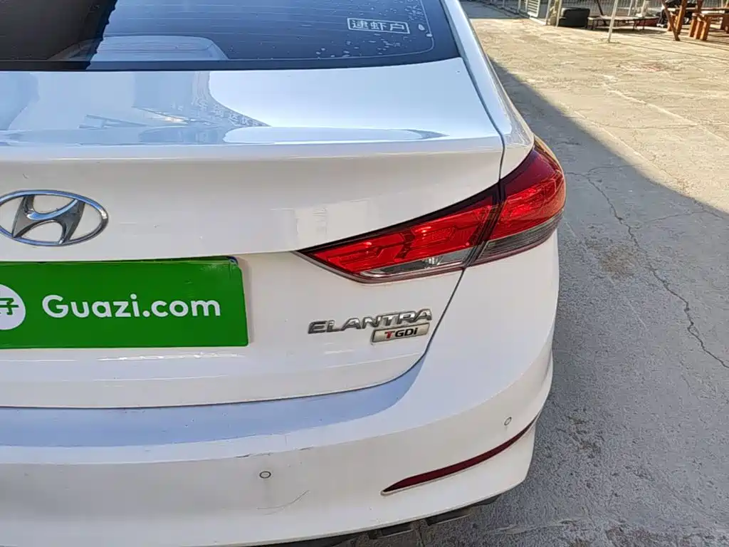Hyundai Elantra — миниатюра 8