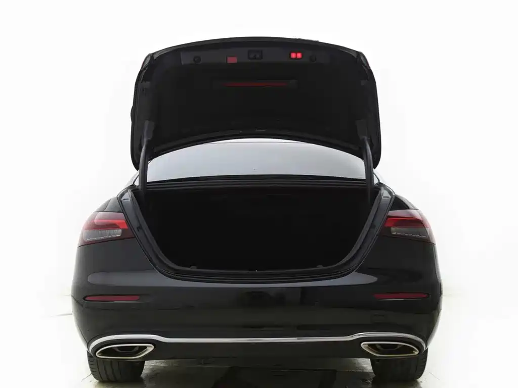 Mercedes-Benz E-Class — миниатюра 12