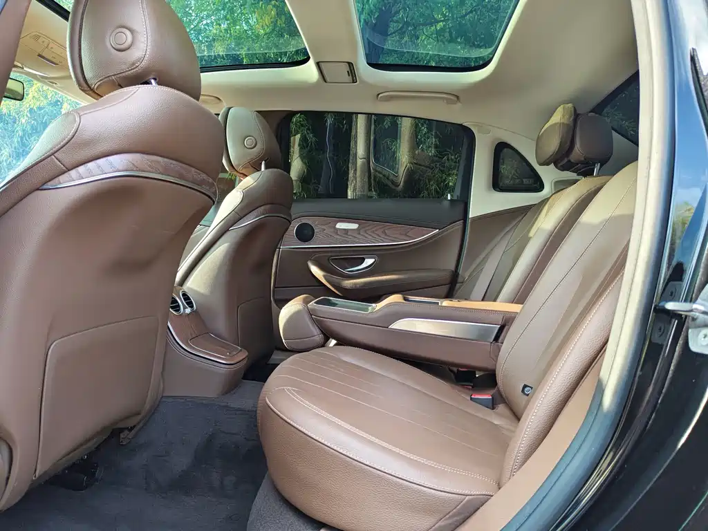 Mercedes-Benz E-Class — миниатюра 27