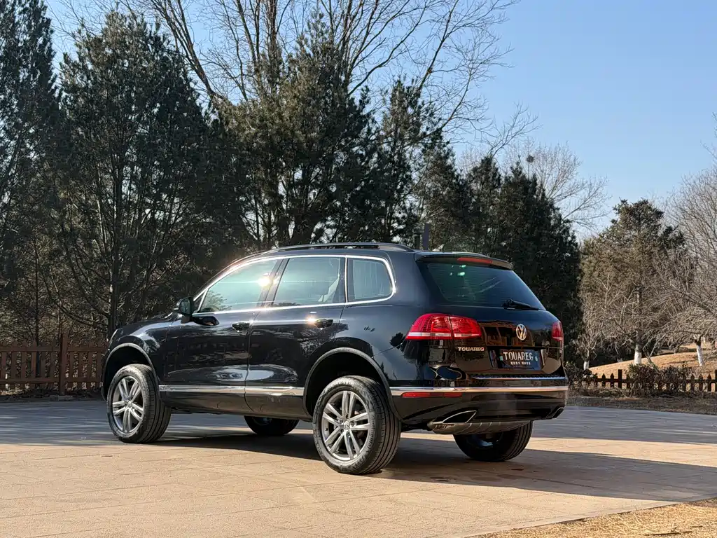 VOLKSWAGEN TOUAREG