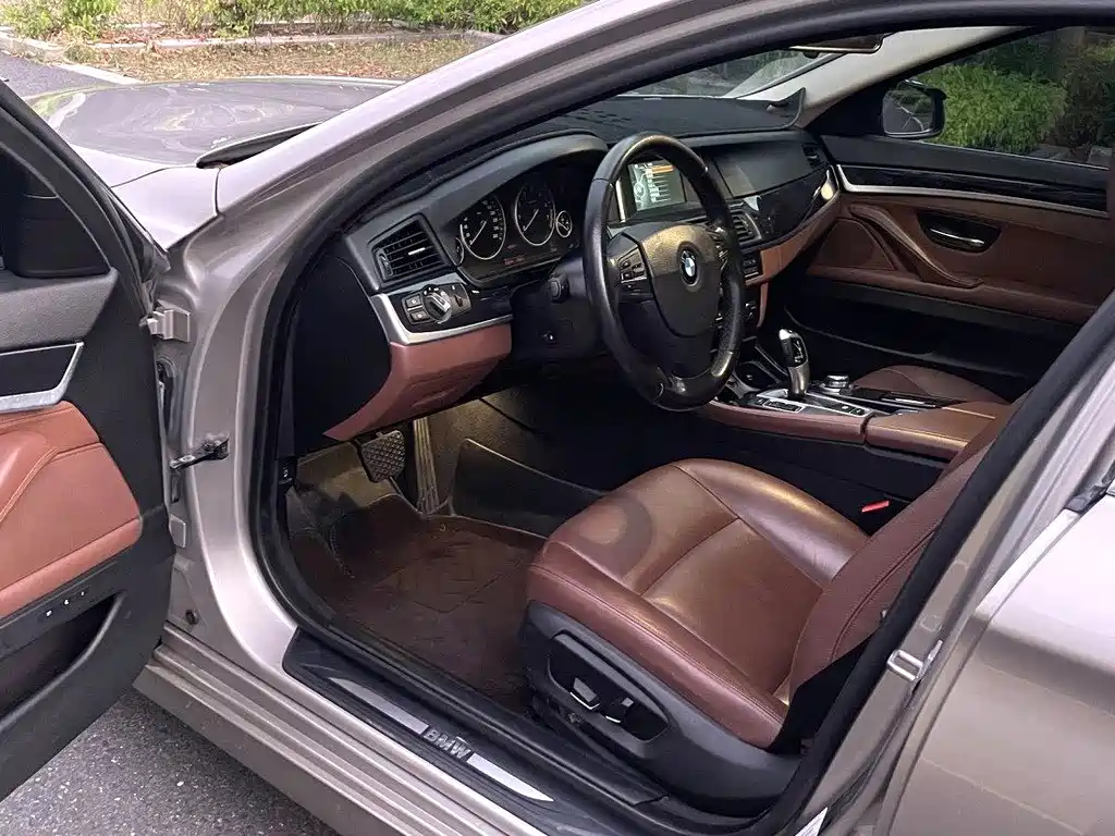 BMW 5 Series — миниатюра 9