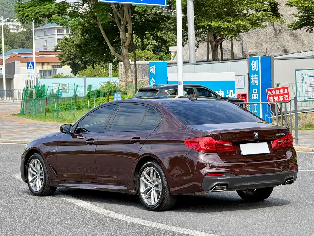 BMW 5 Series — миниатюра 4