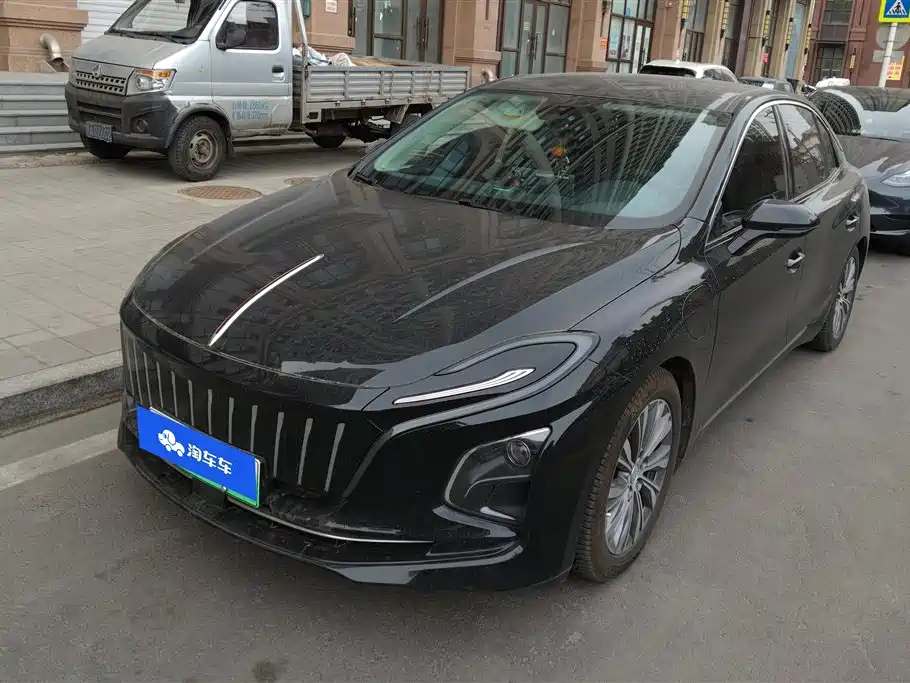 Hongqi HONGQI E QM5