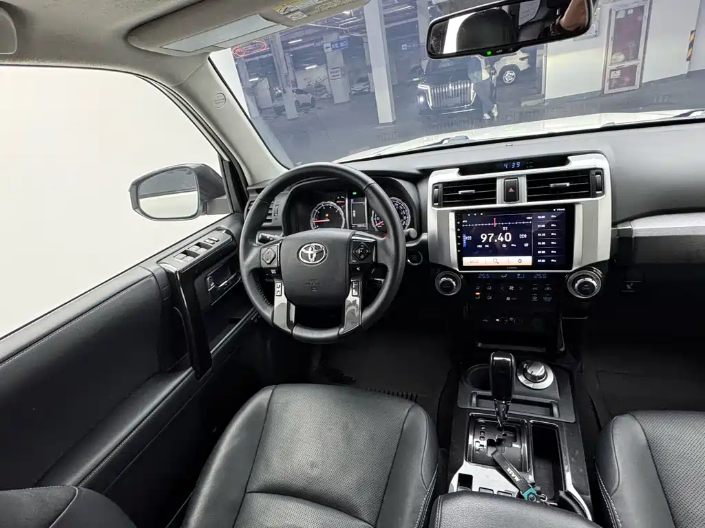 Toyota 4Runner — миниатюра 13