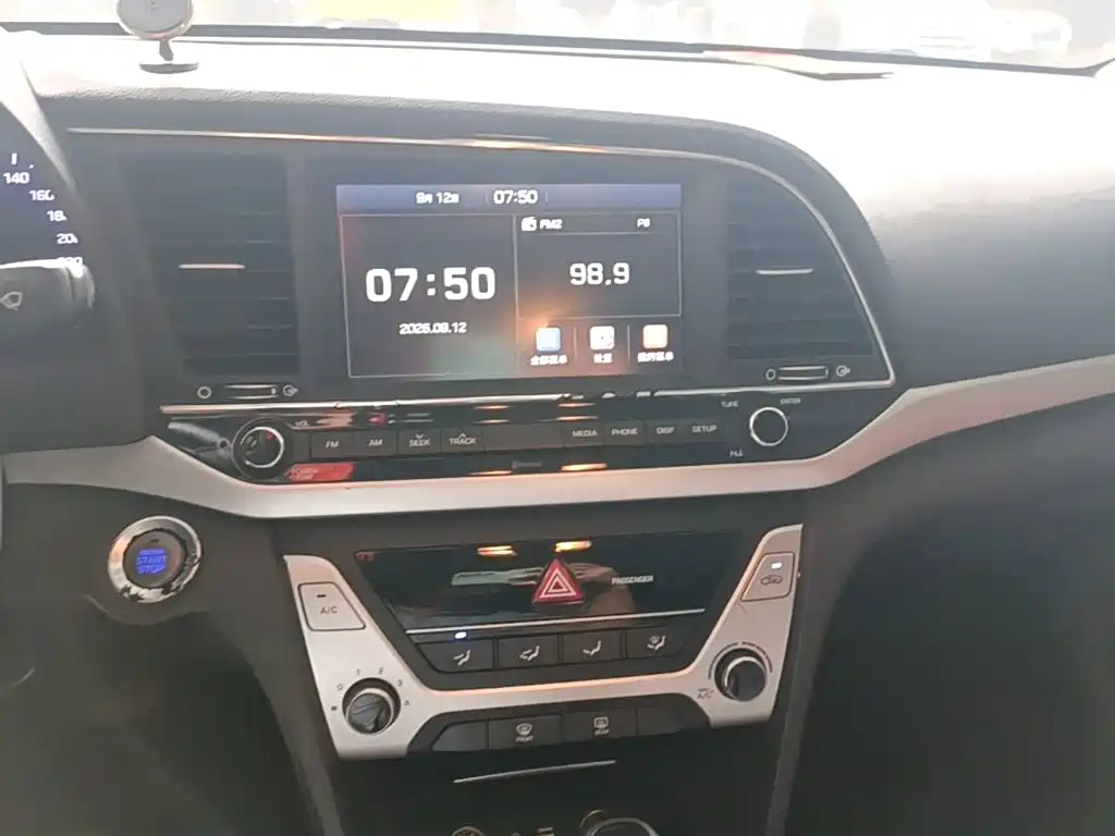 Hyundai Elantra — миниатюра 13