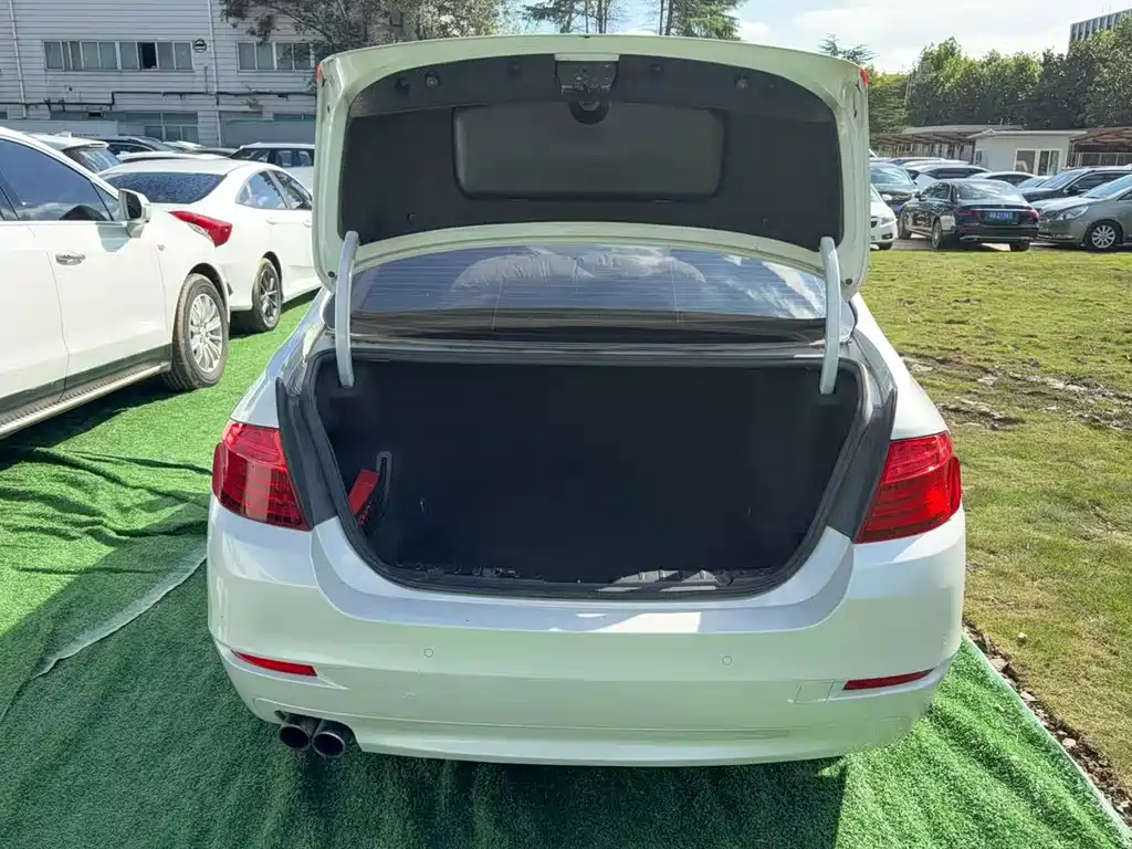 BMW 5 Series — миниатюра 6