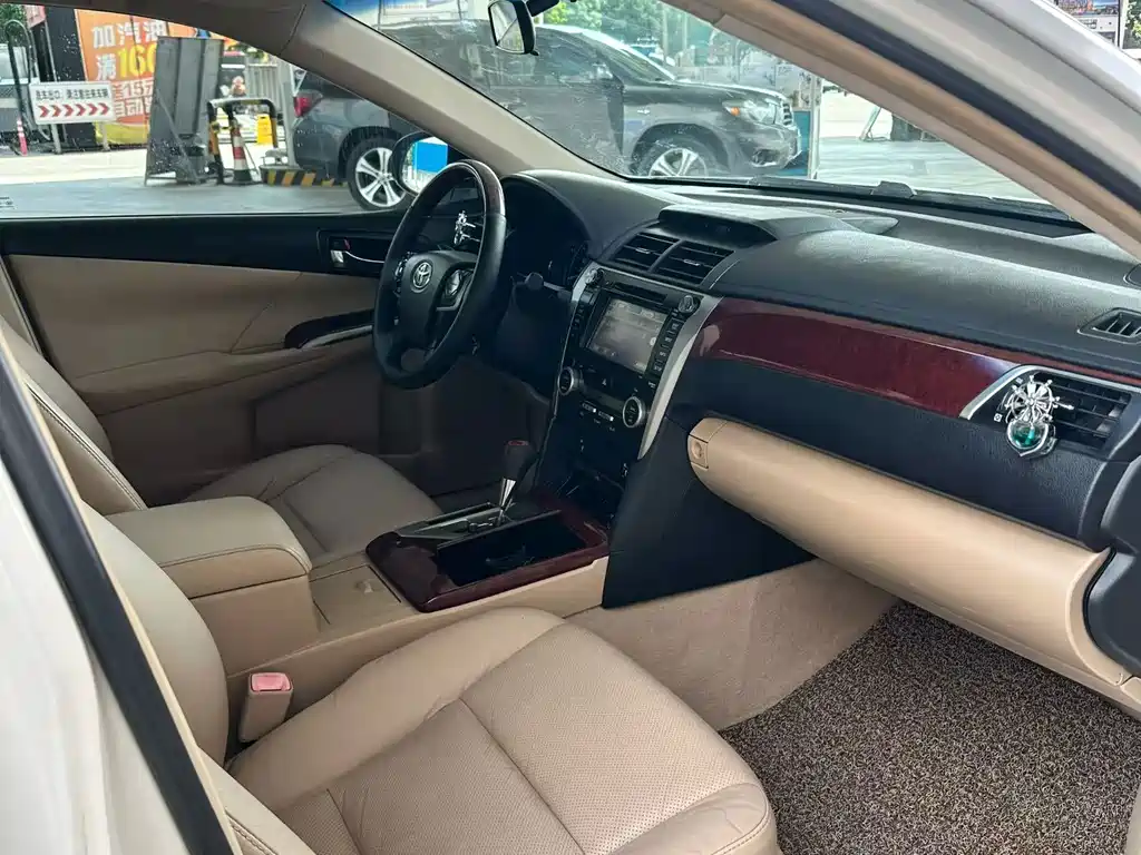 Toyota Camry — миниатюра 8