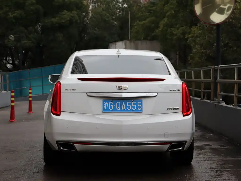 CADILLAC XTS