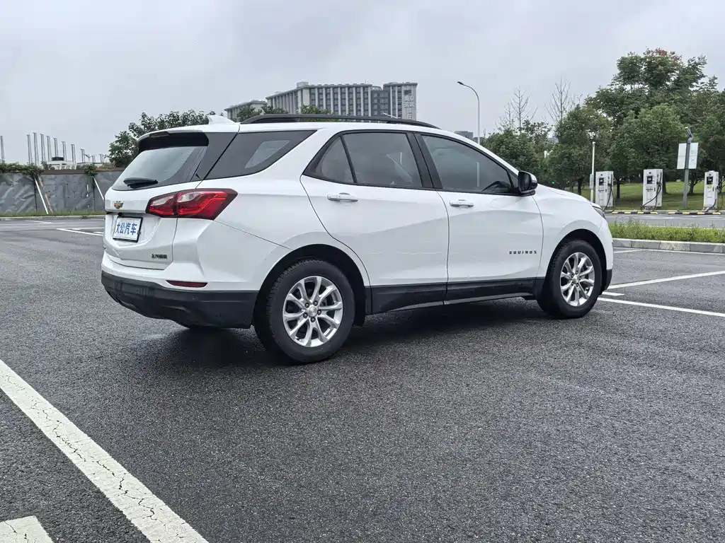 Chevrolet Equinox — миниатюра 16