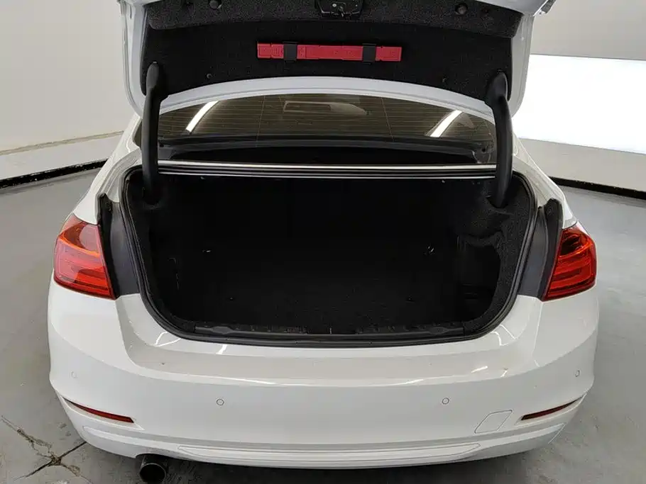 BMW 3 Series — миниатюра 4