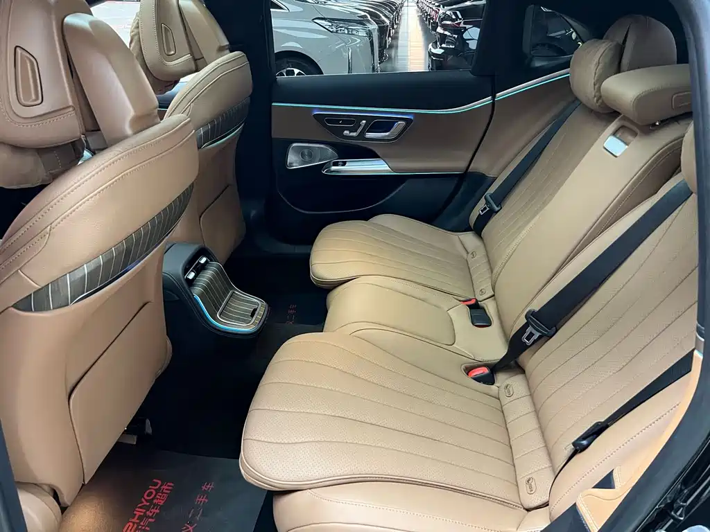 Mercedes-Benz E-Class — миниатюра 9