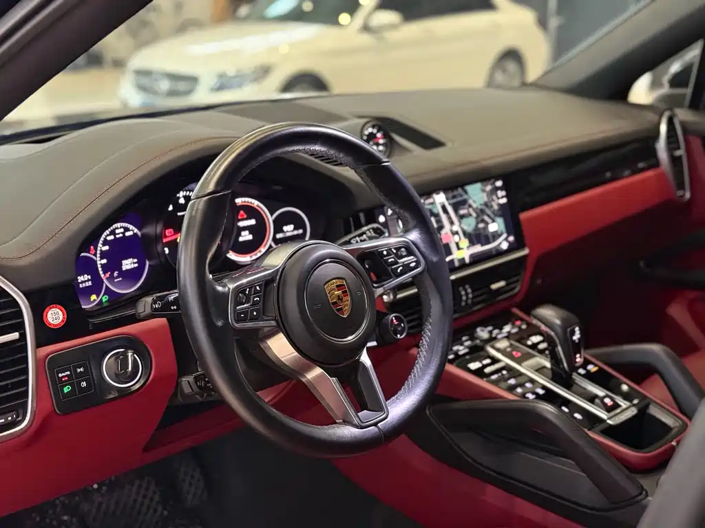 Porsche Cayenne — миниатюра 7