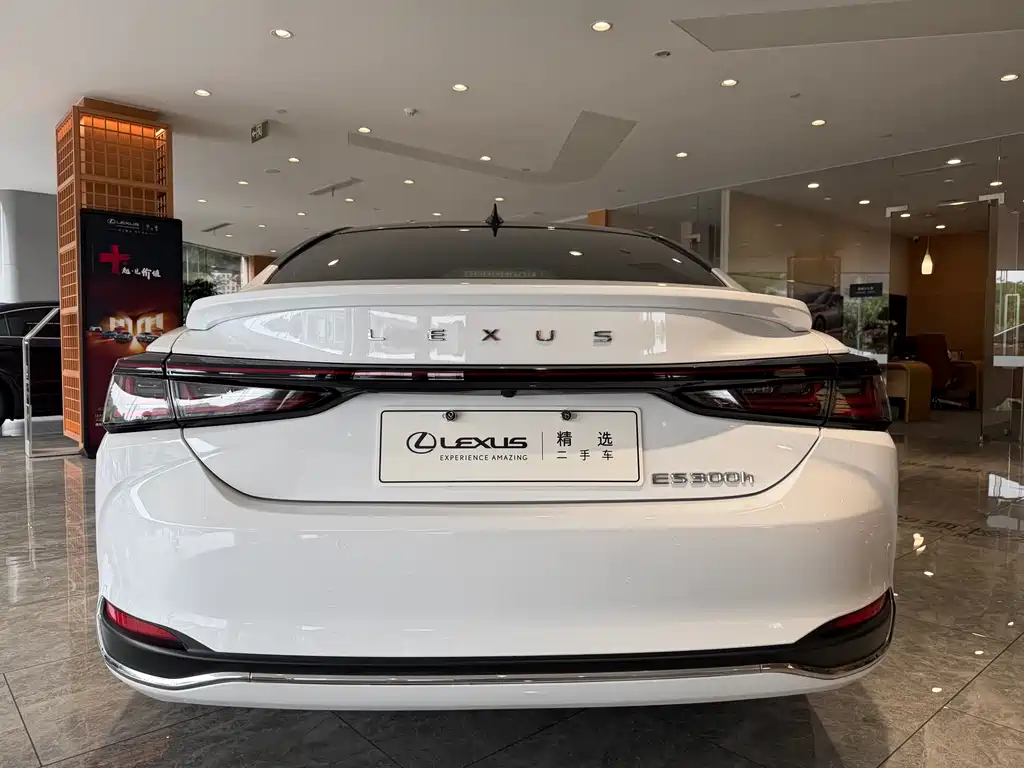 Lexus ES 2025 300h Premium