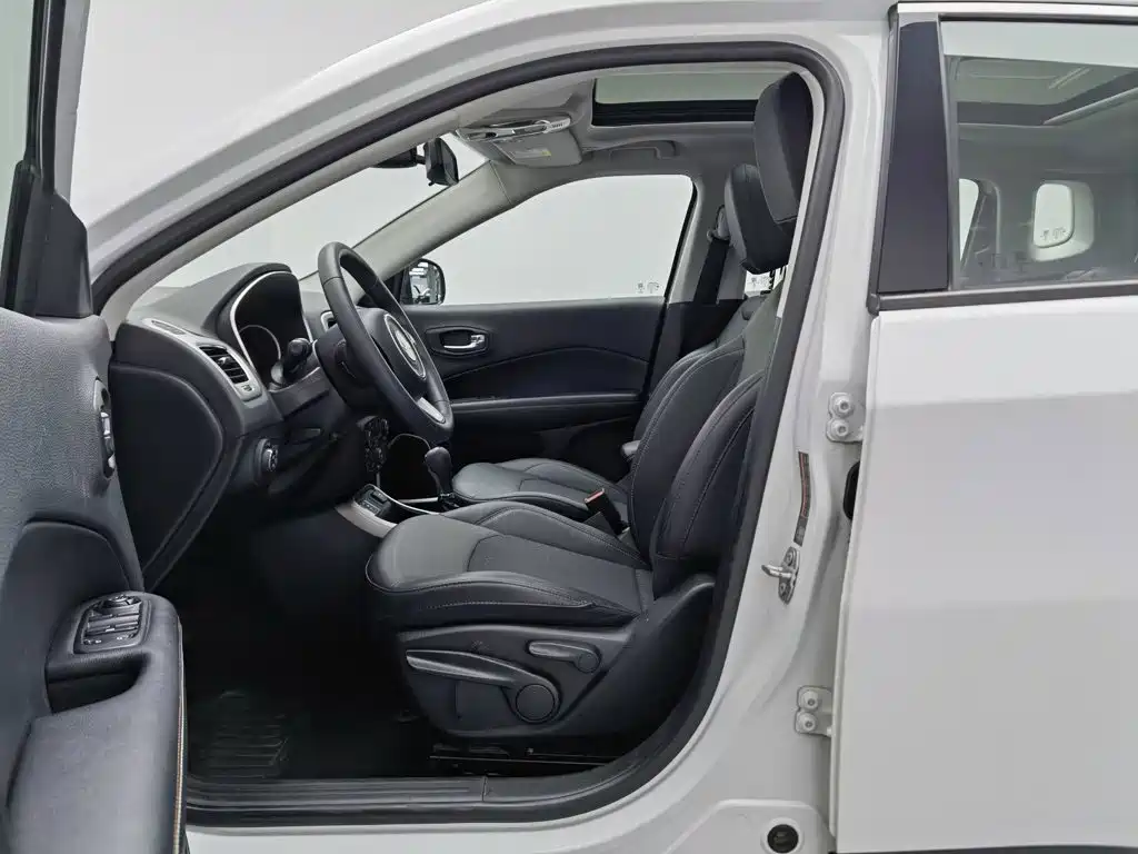 Jeep Compass — миниатюра 10