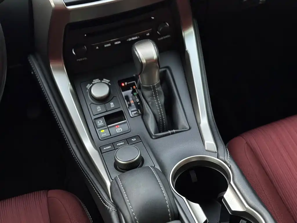 Lexus NX — миниатюра 15