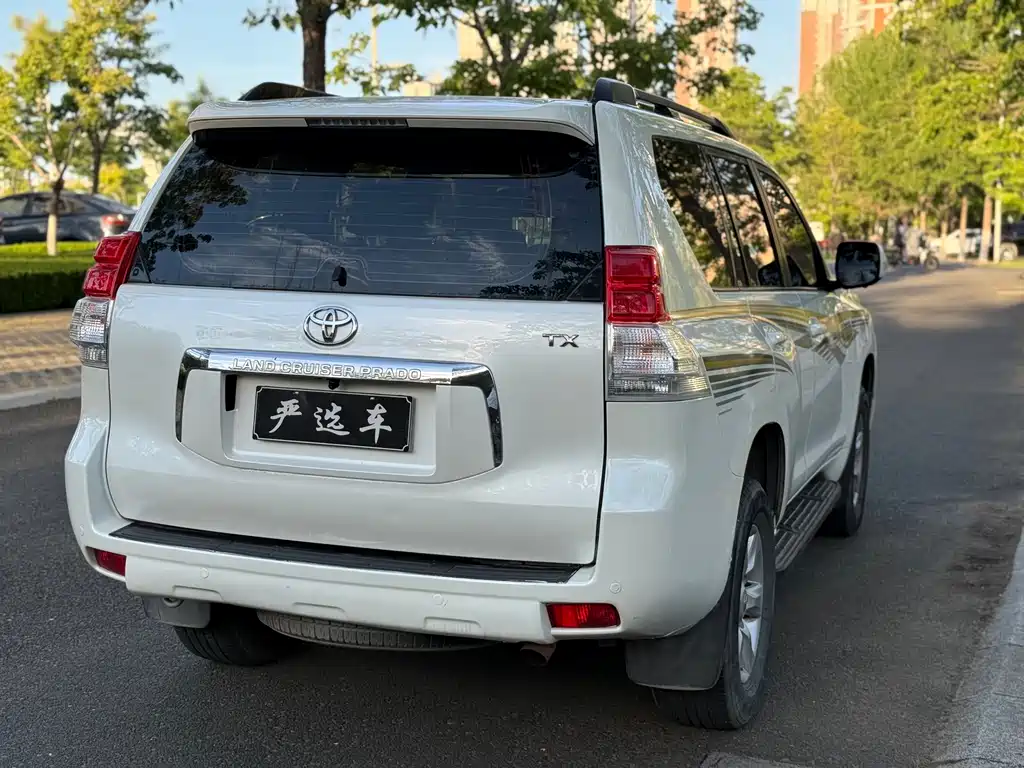 Toyota Land Cruiser Prado 2010 2.7L AT Standard