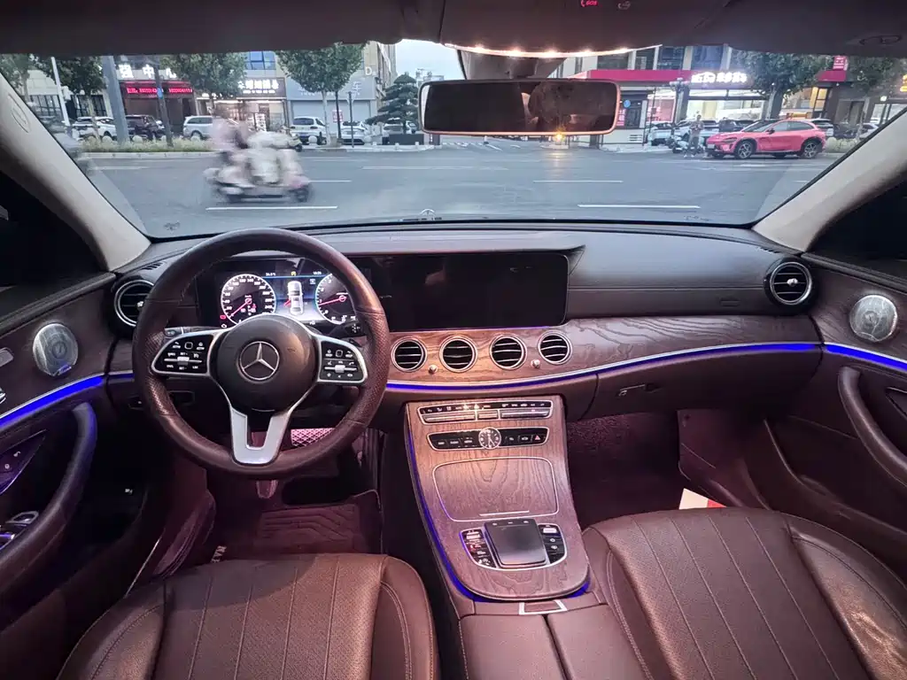 Mercedes-Benz E-Class — миниатюра 5
