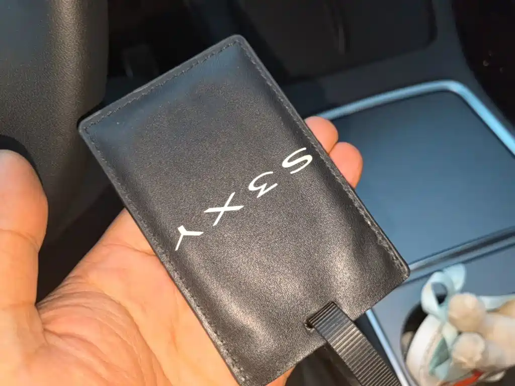 Tesla Model Y — миниатюра 9