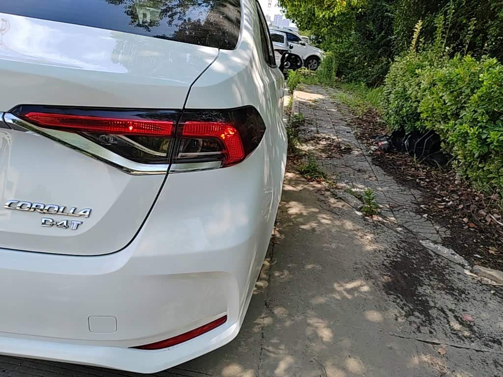 Toyota Corolla 1.2 л 2023 г. Белый, пробег 26600 км