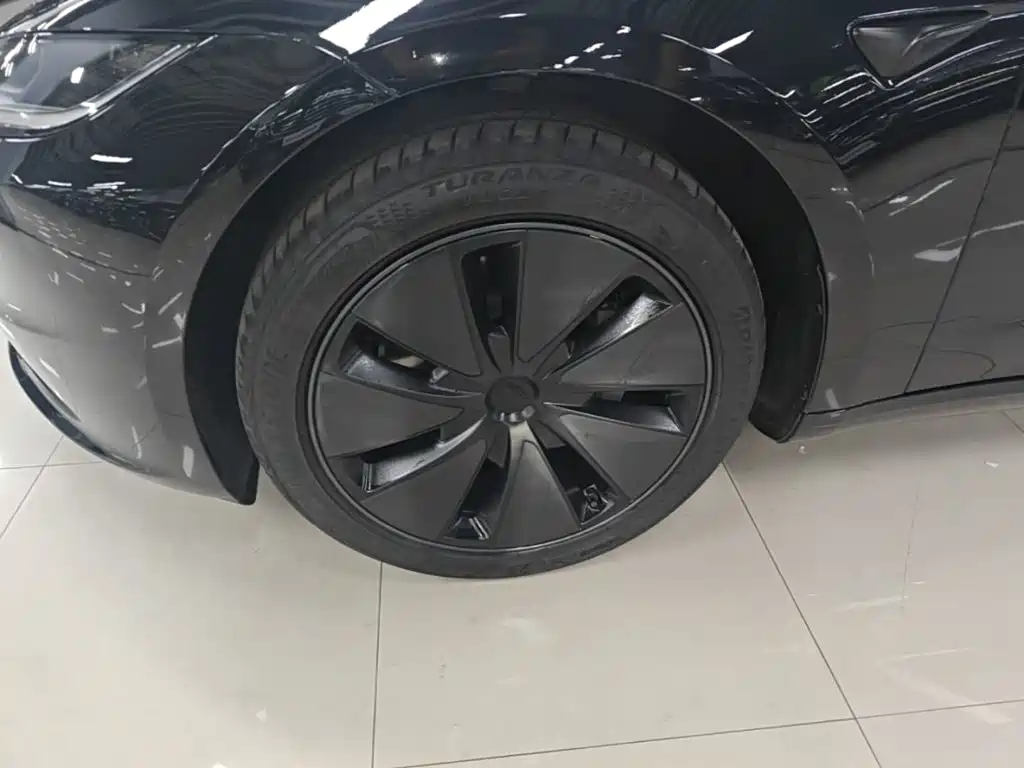 Tesla Model 3 — миниатюра 23