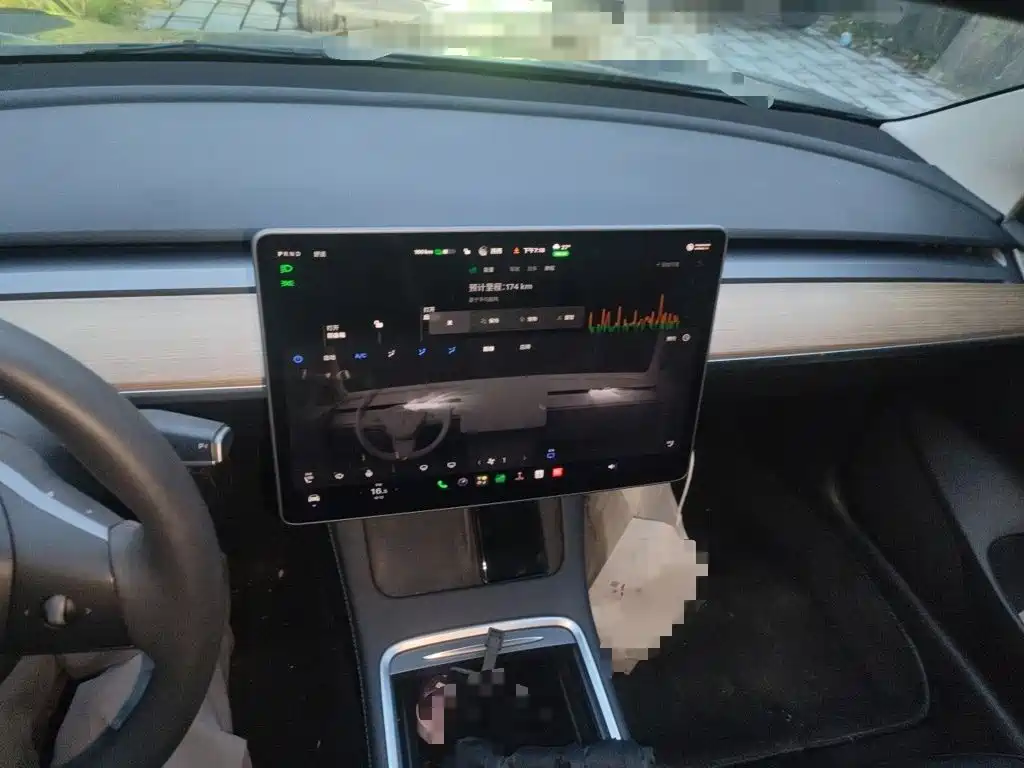 Tesla Model 3 — миниатюра 6