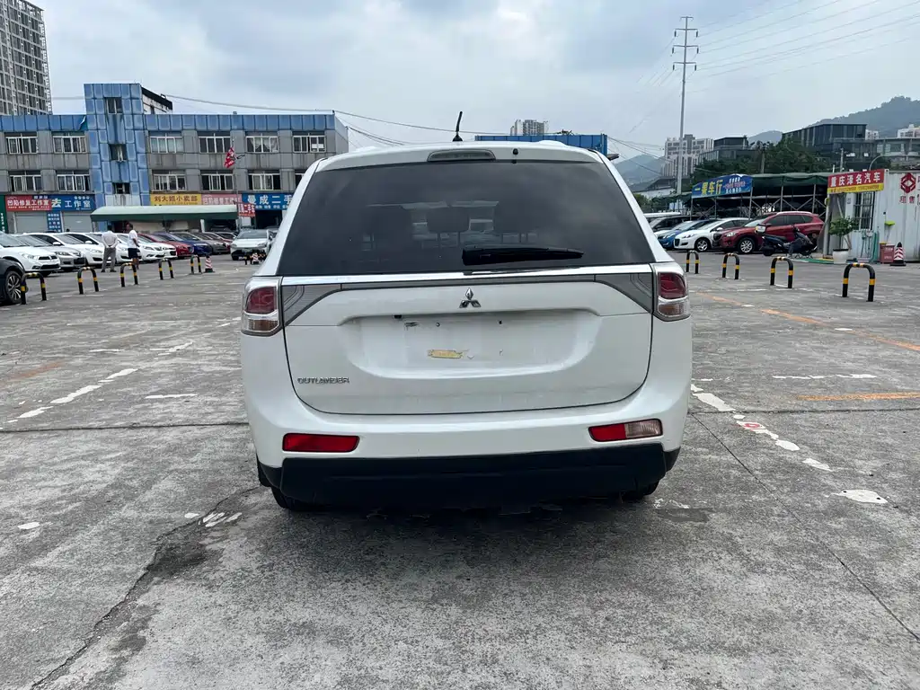 Mitsubishi Outlander (Import) — миниатюра 9