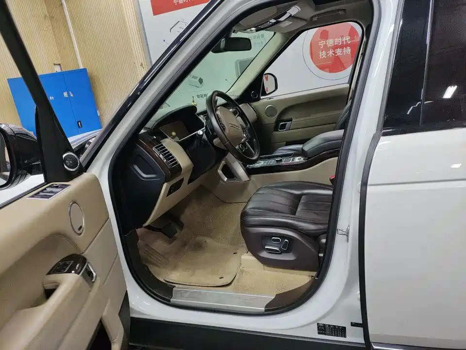 Land Rover Range Rover — миниатюра 7
