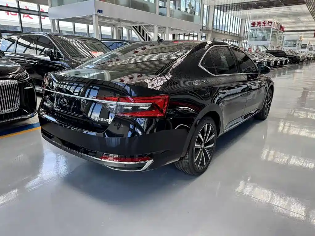 Skoda Superb — миниатюра 4